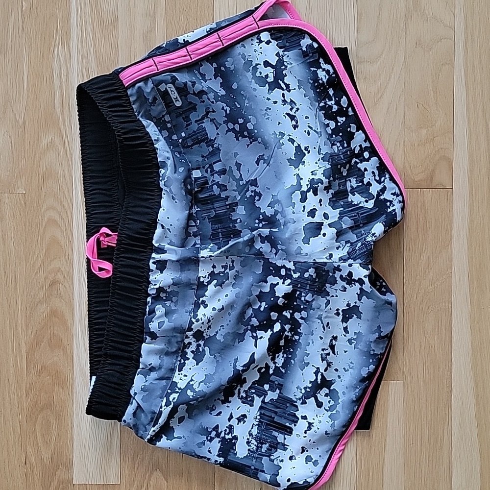 Athletic Shorts lined - Large - Picture 5 of 5